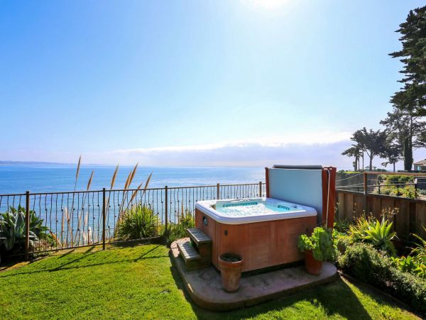 Capitola Beach Vacation Home with 3 Bedroom & Ocean View