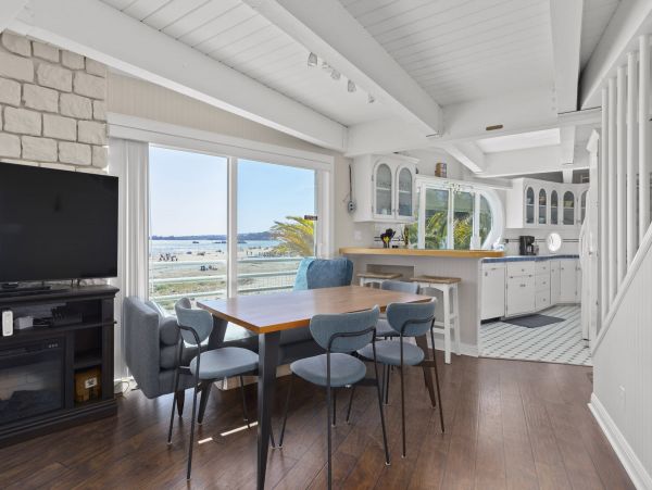 Lovely Beachfront Vacation Home in Aptos