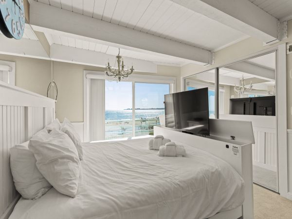Lovely Beachfront Vacation Home in Aptos