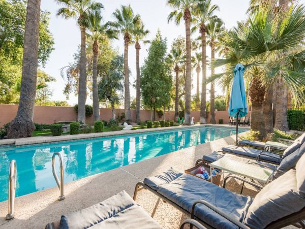 Beautiful Gem in Phoenix with 11 Bedrooms & Private Pool