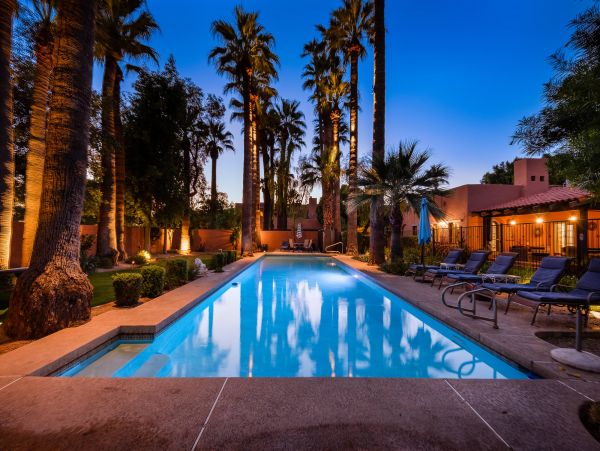 Beautiful Gem in Phoenix with 11 Bedrooms & Private Pool