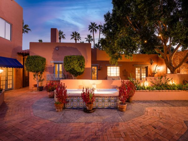 Beautiful Gem in Phoenix with 11 Bedrooms & Private Pool