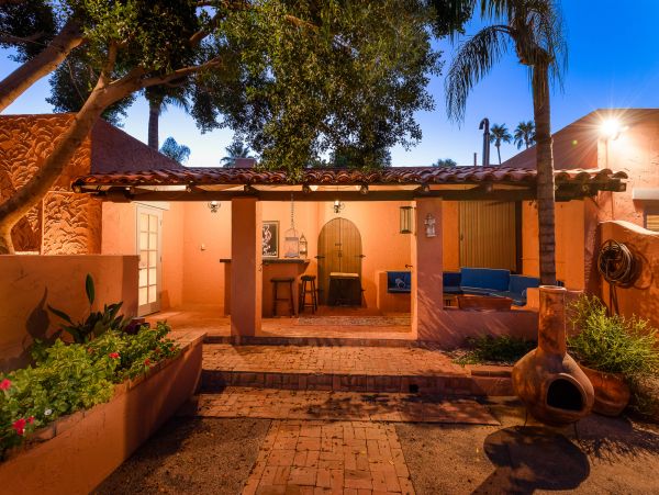Beautiful Gem in Phoenix with 11 Bedrooms & Private Pool