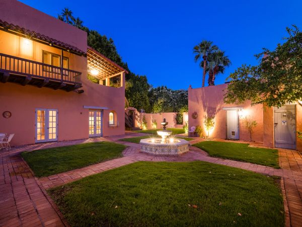 Beautiful Gem in Phoenix with 11 Bedrooms & Private Pool