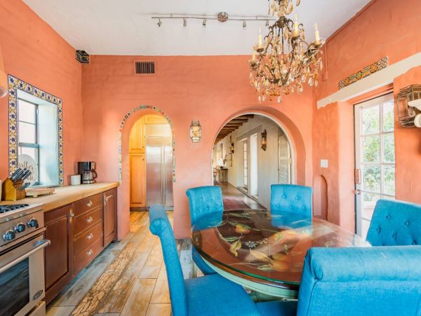 Beautiful Gem in Phoenix with 11 Bedrooms & Private Pool