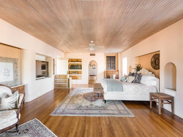 Beautiful Gem in Phoenix with 11 Bedrooms & Private Pool