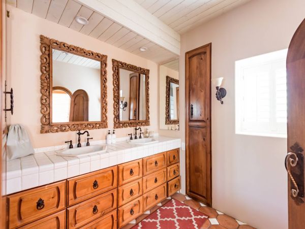 Beautiful Gem in Phoenix with 11 Bedrooms & Private Pool