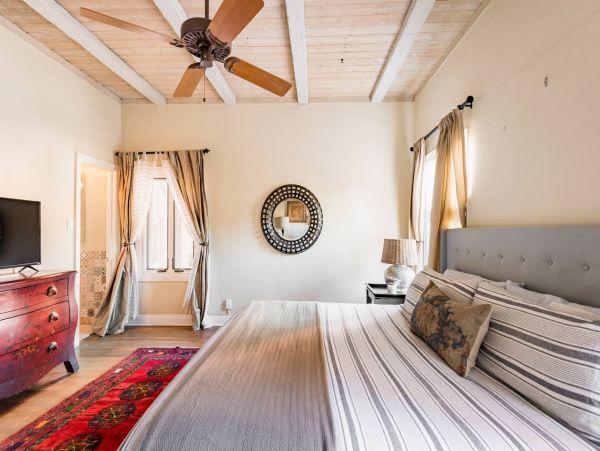 Beautiful Gem in Phoenix with 11 Bedrooms & Private Pool