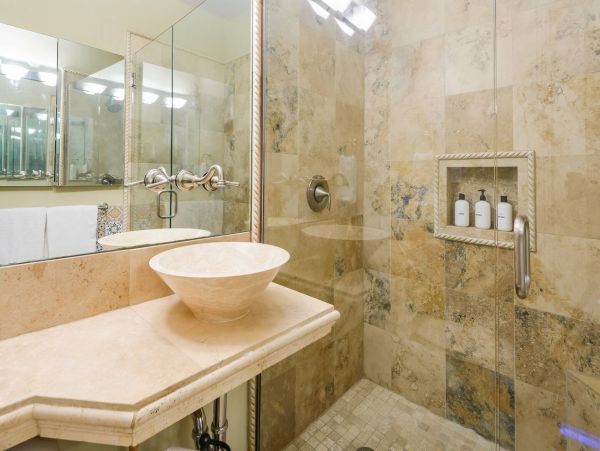 Beautiful Gem in Phoenix with 11 Bedrooms & Private Pool