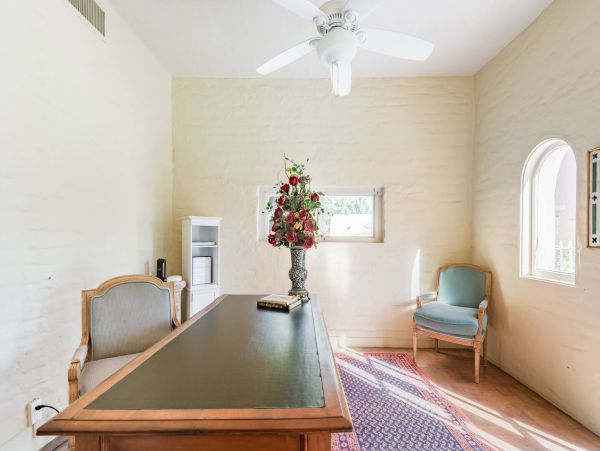 Beautiful Gem in Phoenix with 11 Bedrooms & Private Pool