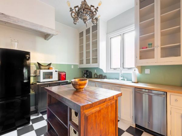 Beautiful Gem in Phoenix with 11 Bedrooms & Private Pool