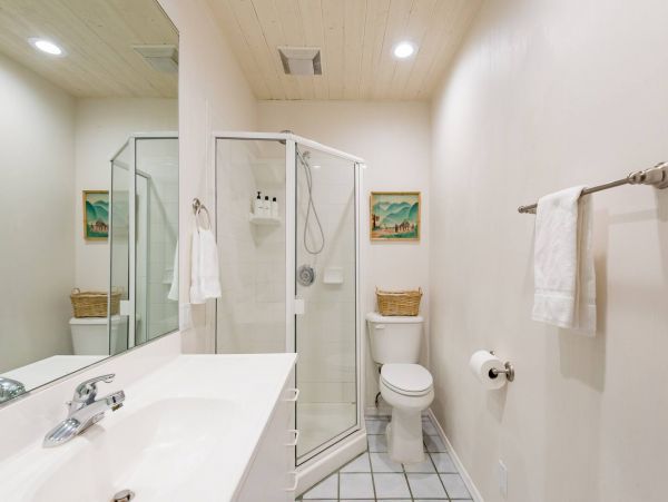 Beautiful Gem in Phoenix with 11 Bedrooms & Private Pool