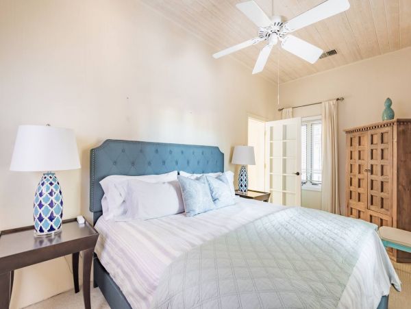 Beautiful Gem in Phoenix with 11 Bedrooms & Private Pool