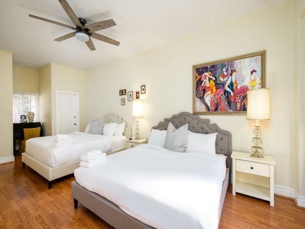 Beautiful Gem in Phoenix with 11 Bedrooms & Private Pool