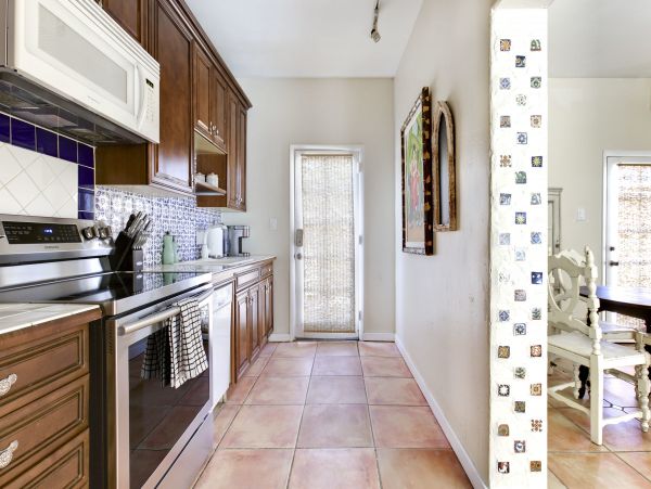 Beautiful Gem in Phoenix with 11 Bedrooms & Private Pool