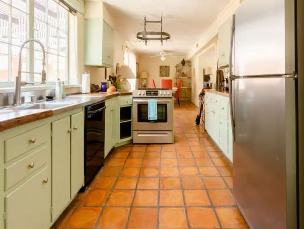 Beautiful Gem in Phoenix with 11 Bedrooms & Private Pool