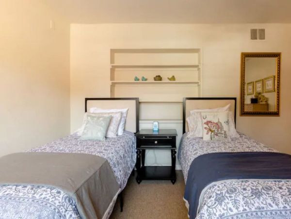 Beautiful Gem in Phoenix with 11 Bedrooms & Private Pool