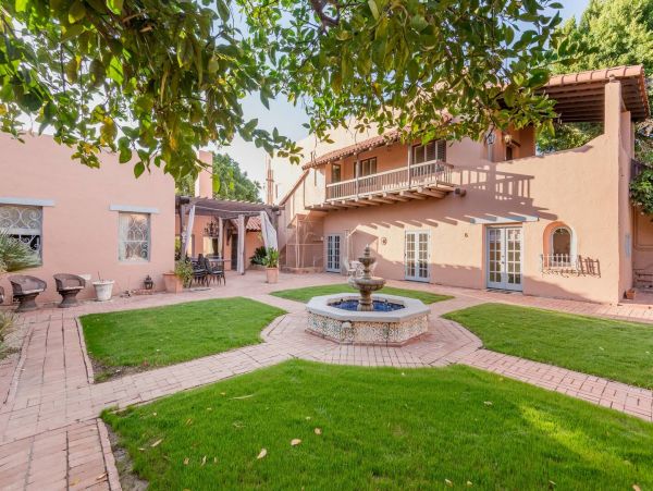 Beautiful Gem in Phoenix with 11 Bedrooms & Private Pool