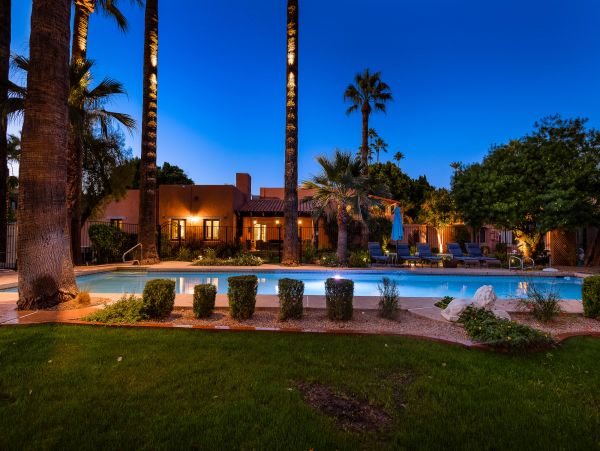 Beautiful Gem in Phoenix with 11 Bedrooms & Private Pool