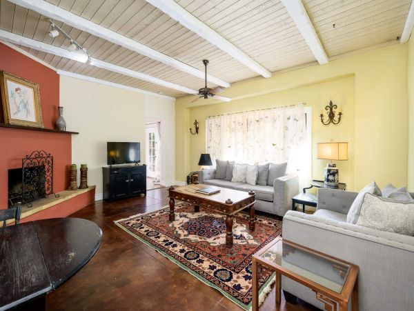 Beautiful Gem in Phoenix with 11 Bedrooms & Private Pool