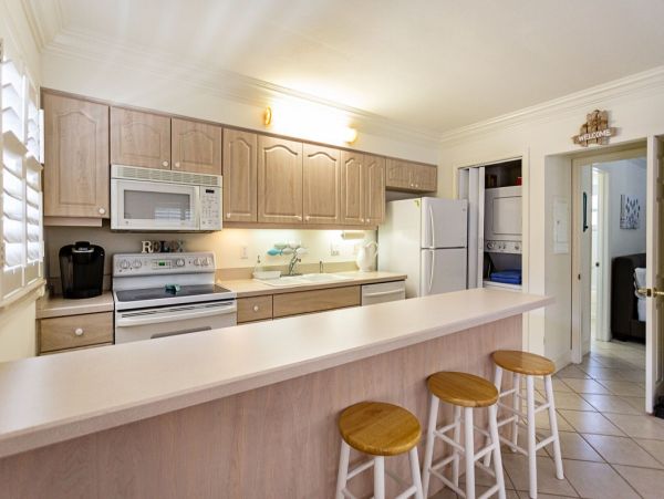 Charming 1 Bedroom Condo in the Heart of Naples Walk to Beach