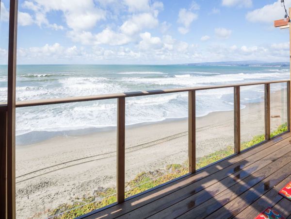 Amazing Oceanfront Vacation Rental with 3 Bedrooms