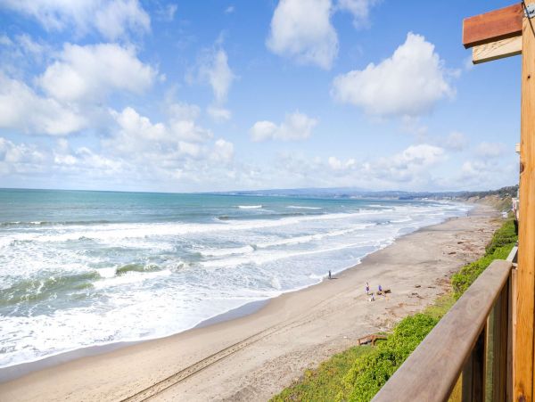 Amazing Oceanfront Vacation Rental with 3 Bedrooms