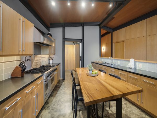 Contemporary Estate with Great Views & Amenities
