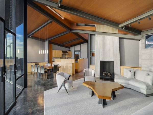 Contemporary Estate with Great Views & Amenities
