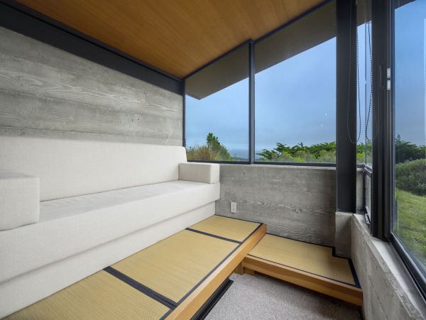 Contemporary Estate with Great Views & Amenities