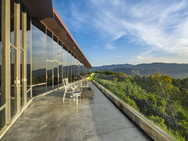 Contemporary Estate with Great Views & Amenities