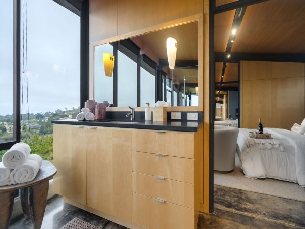 Contemporary Estate with Great Views & Amenities