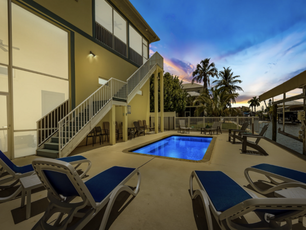 Pool Beach House in Fort Myers with 3 Bedrooms