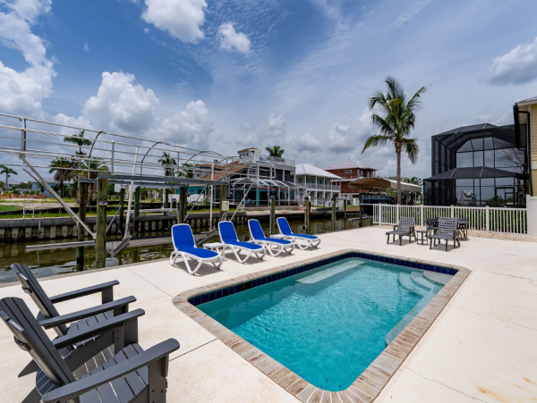 Pool Beach House in Fort Myers with 3 Bedrooms