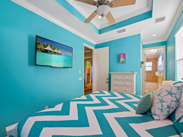 Pool Beach House in Fort Myers with 3 Bedrooms