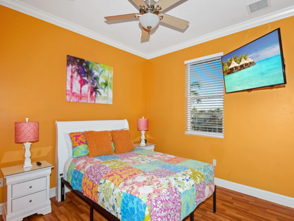 Pool Beach House in Fort Myers with 3 Bedrooms