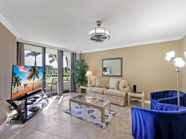 Lovely 2 Bedroom Vacation Condo with Great Amenities