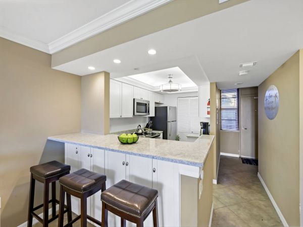 Lovely 2 Bedroom Vacation Condo with Great Amenities