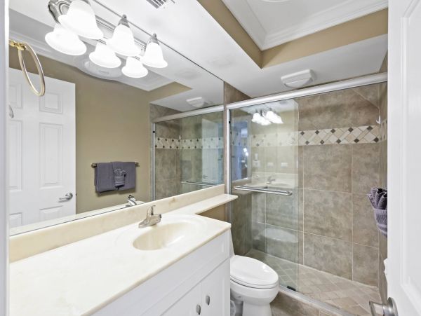 Lovely 2 Bedroom Vacation Condo with Great Amenities