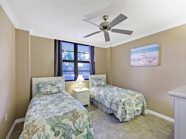 Lovely 2 Bedroom Vacation Condo with Great Amenities