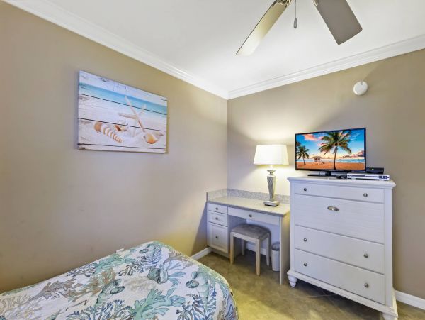 Lovely 2 Bedroom Vacation Condo with Great Amenities