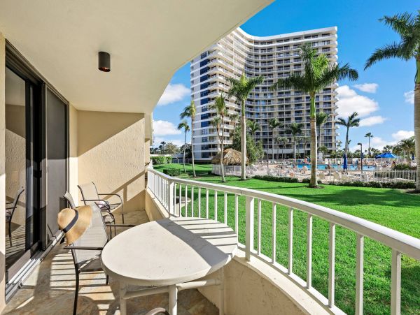 Lovely 2 Bedroom Vacation Condo with Great Amenities