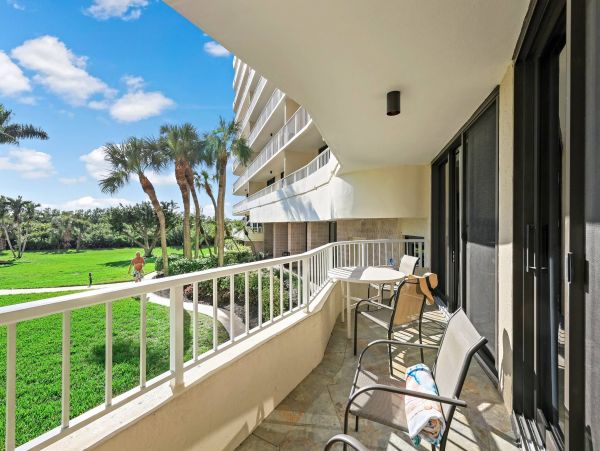 Lovely 2 Bedroom Vacation Condo with Great Amenities