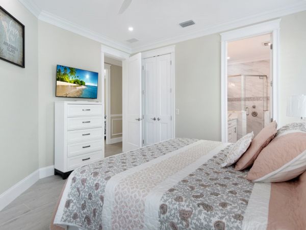 Short walk to Beach Home with 3 Bedroom in Anna Maria Island