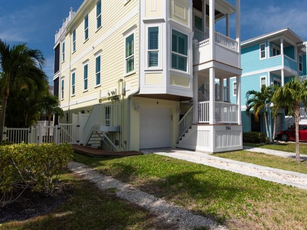 Short walk to Beach Home with 3 Bedroom in Anna Maria Island