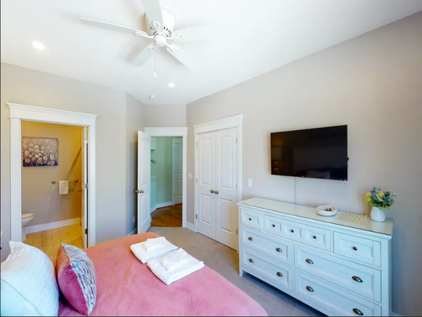 Beachfront Home 13 BR Indoor & Outdoor Pools in Virginia Beach