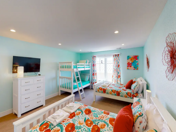 Beachfront Home 13 BR Indoor & Outdoor Pools in Virginia Beach