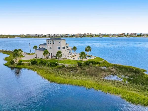 Incredible Private Island in North Carolina Six Bedroom Rental!