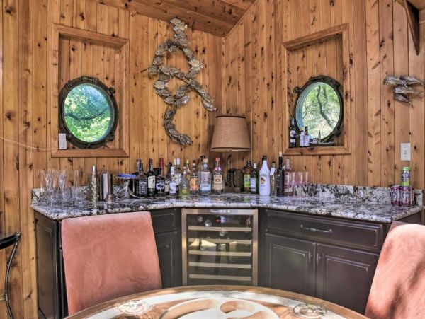 Bay Views Cheriton Vacation Home Six Bedroom