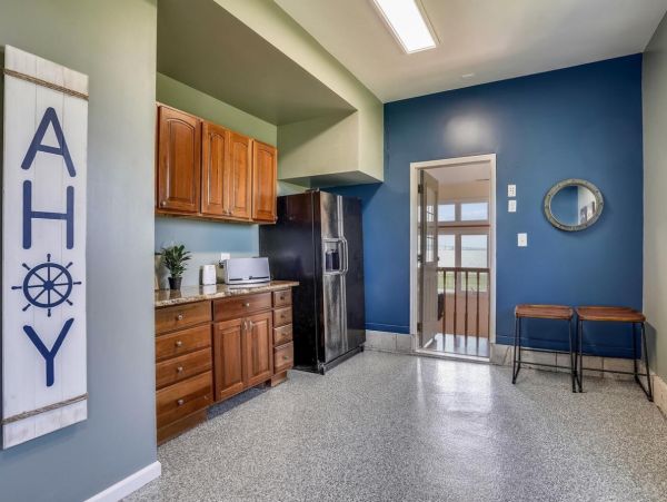 Posh Seven Bedroom Bay Front Vacation Rental in Maryland
